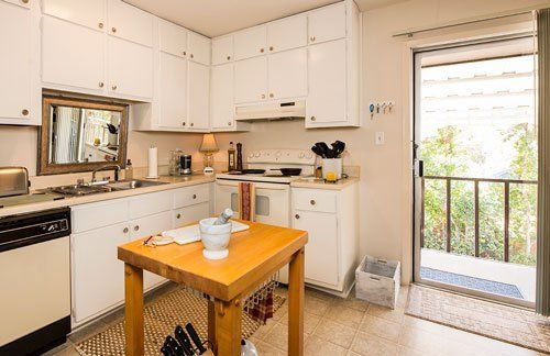 Dresden Forrest Kitchen with Table