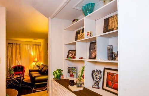 Redding Court Apartments Decor