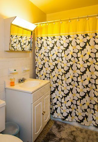 Redding Court Apartments Bathroom