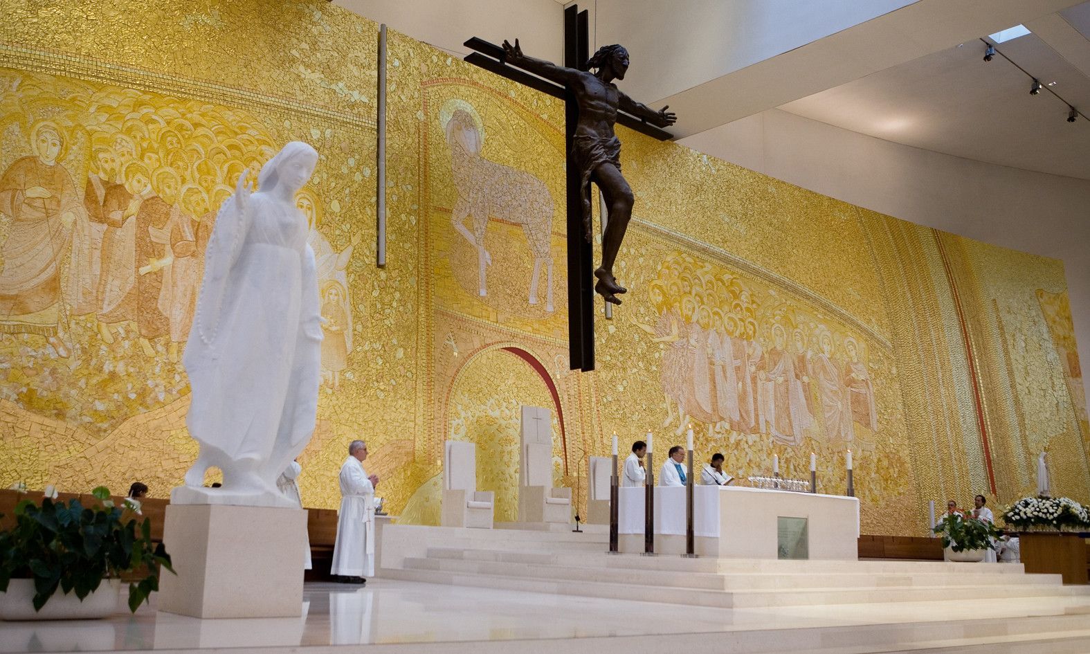 The-Amity-Family-Tours-And-Activities-Fátima-Shrine-Spiritual-Catholic-Basilica-Celebration