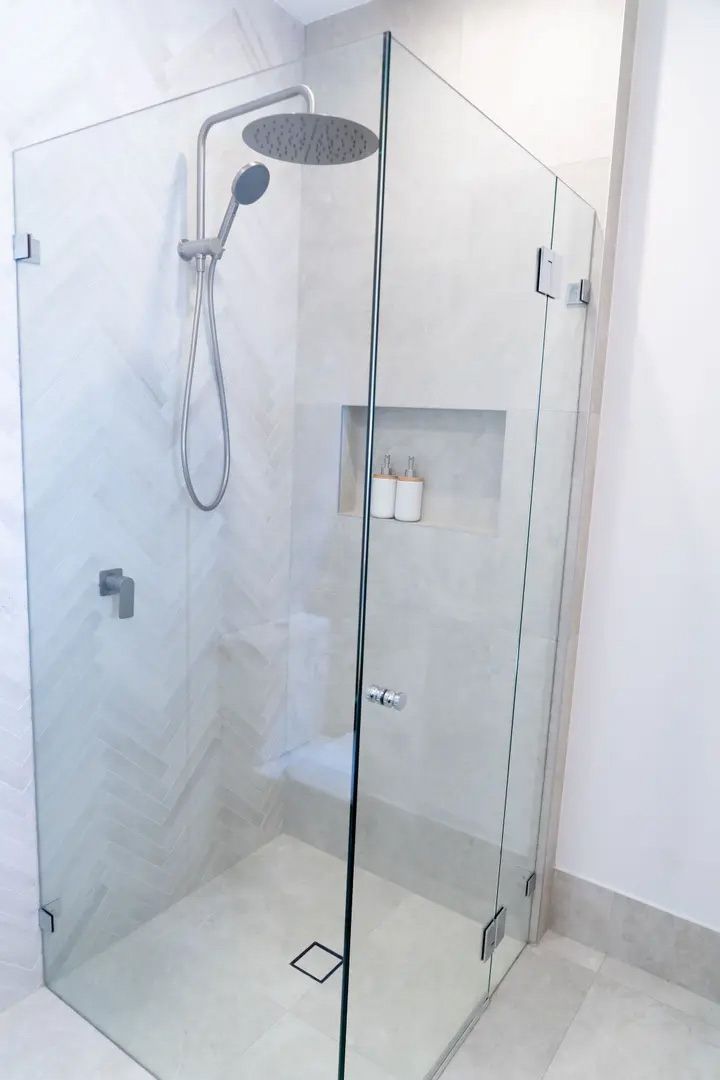 Shower screens
