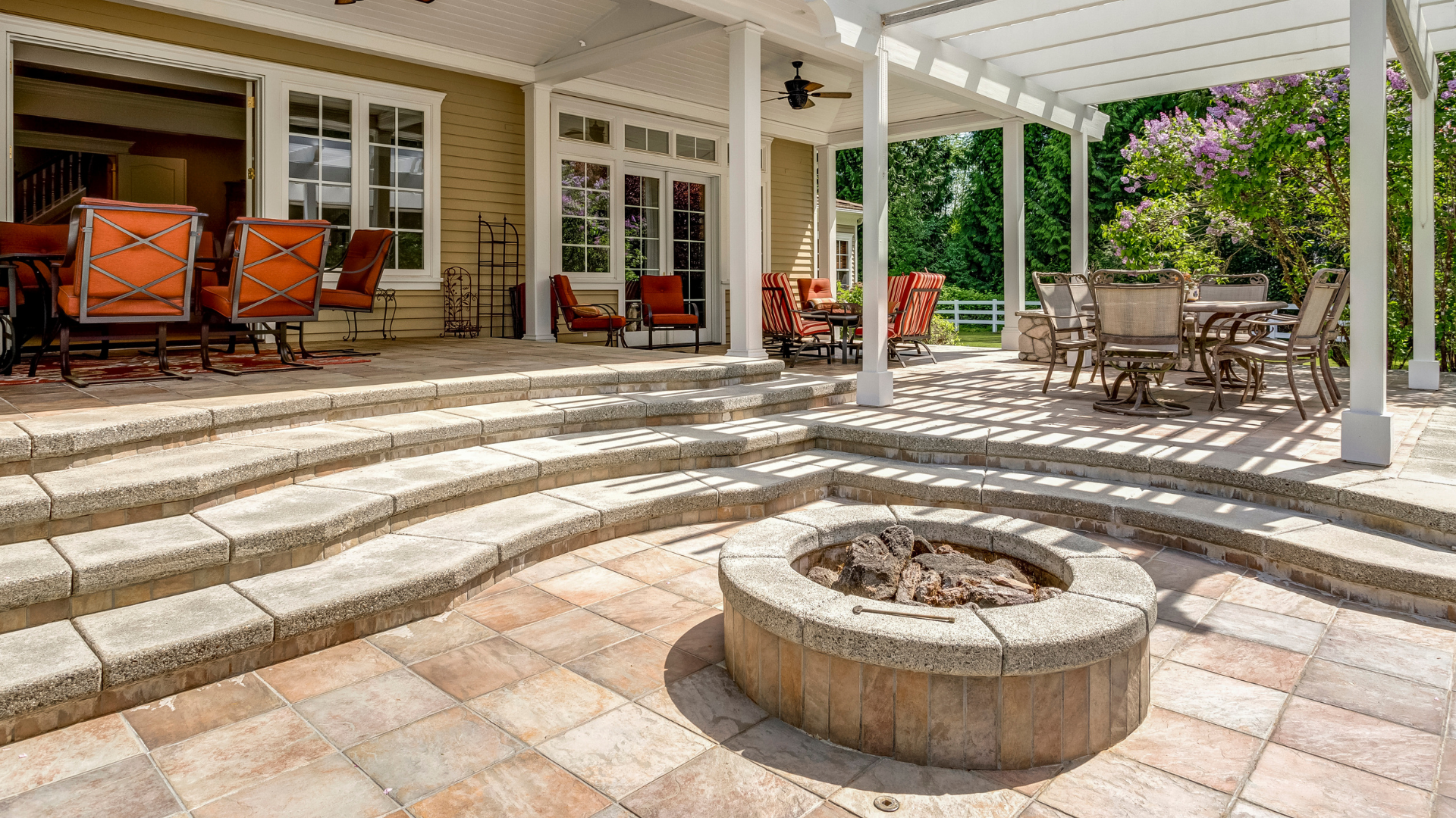 there is a fire pit in the middle of the patio .