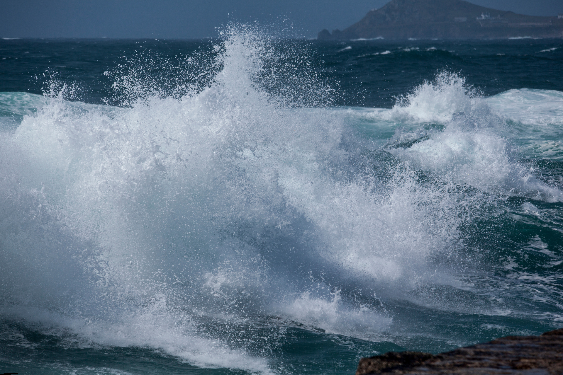 Waves breaking in the Aegean Sea, illustrating strong wind and sea conditions in the Cyclades.