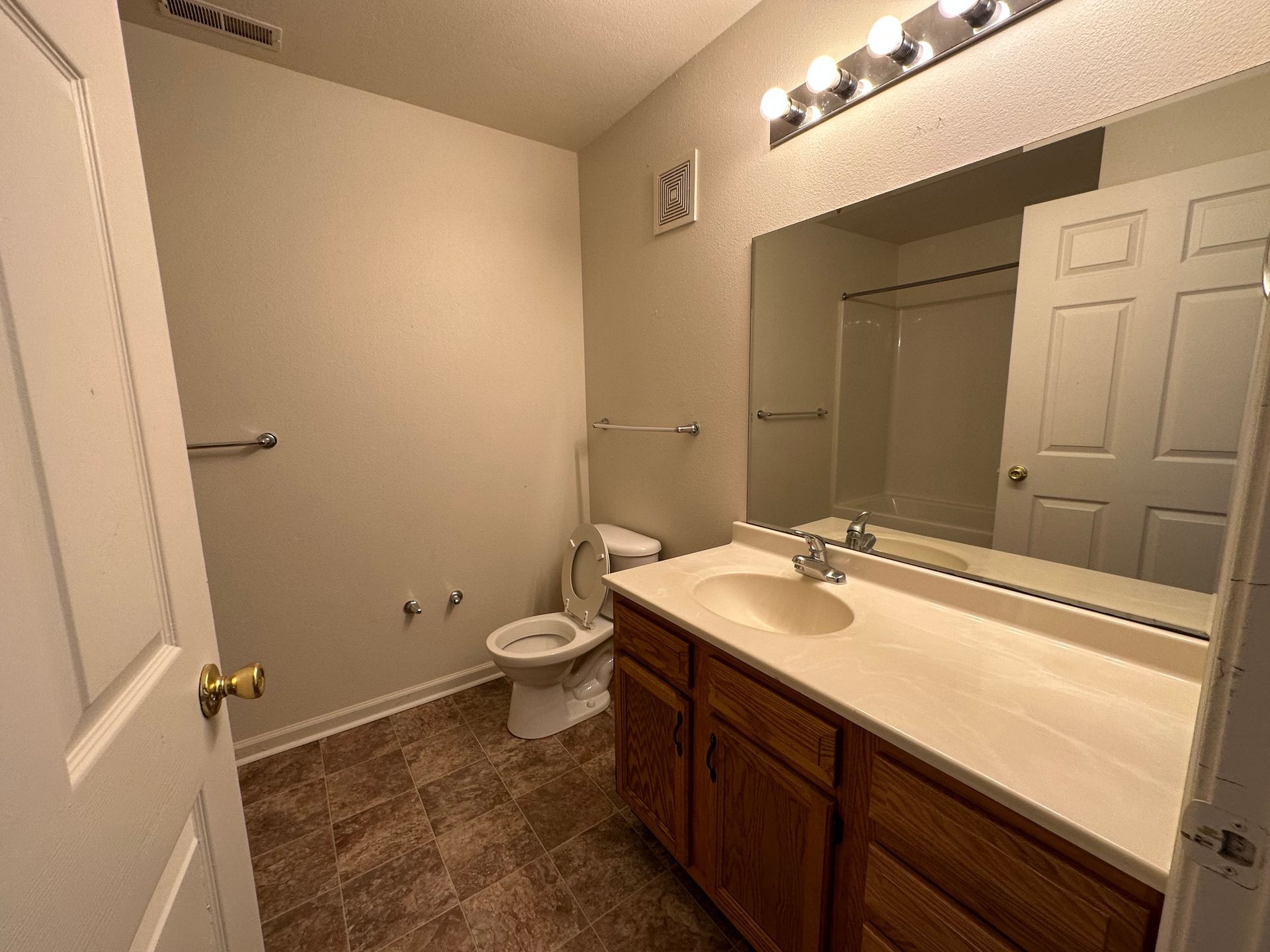 Northampton Village Apartment for Rent in Indianapolis, IN