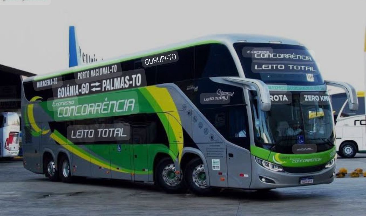 Um ônibus azul e verde na rodoviária com a palavra sul minas na lateral