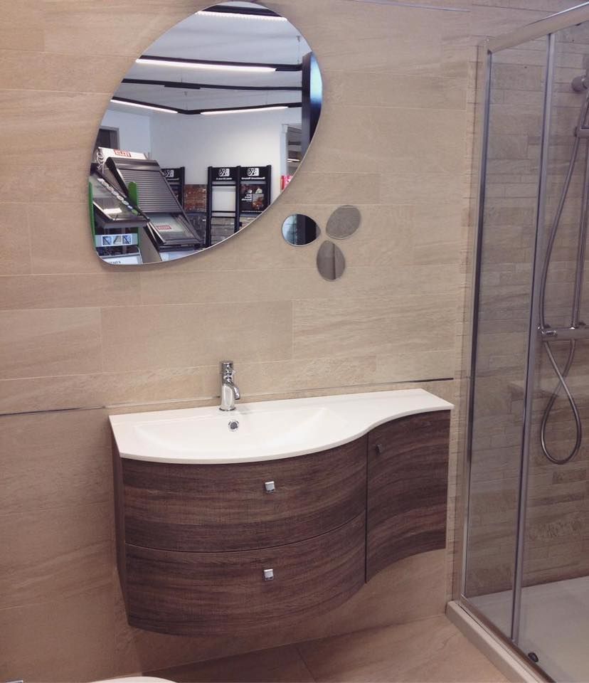 Team Punto Bagno in showroom