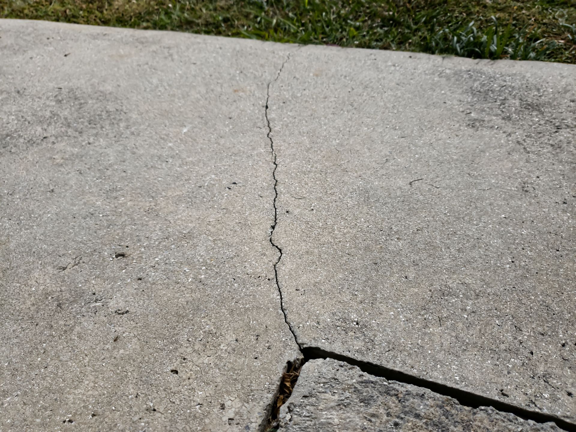crack concrete