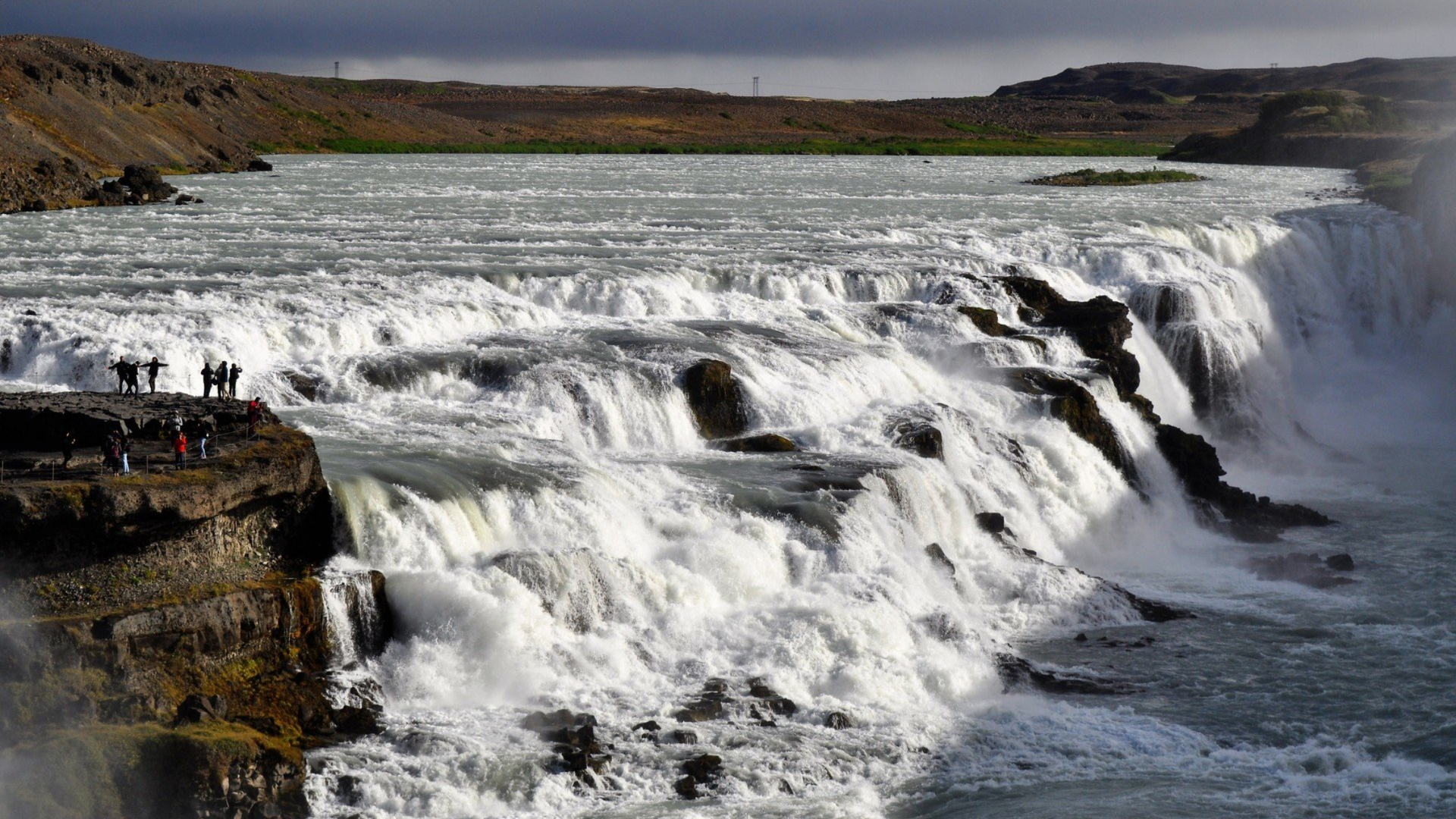 Wasserfall in Island mit tosendem Wasser