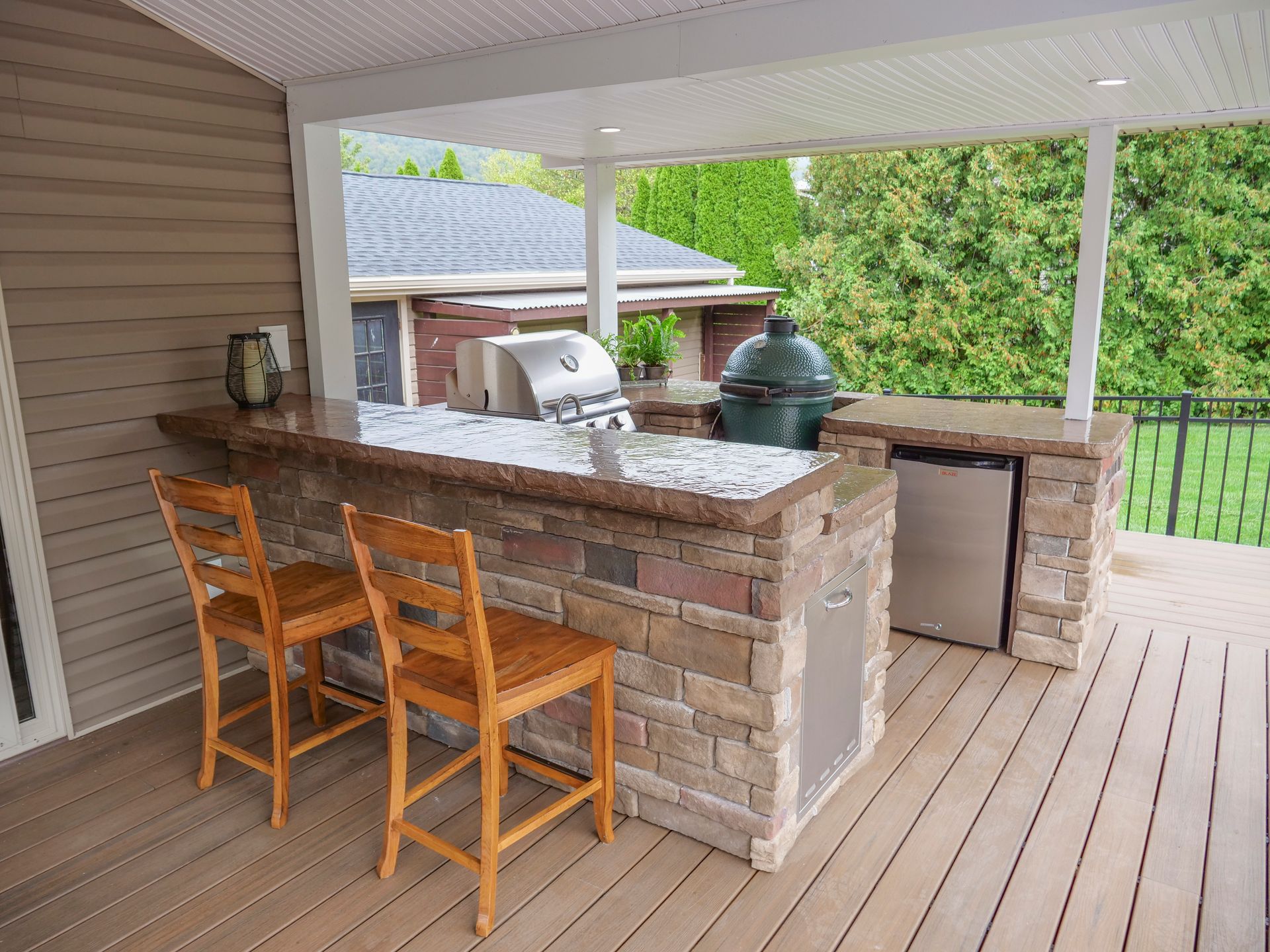 outdoor bars, outdoor kitchens, outdoor entertaining areas by Stone Line Sales
