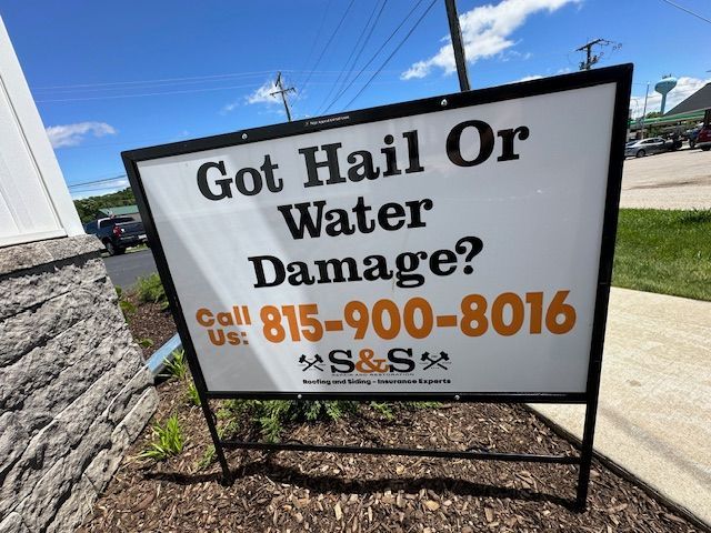 A sign that says got hail or water damage