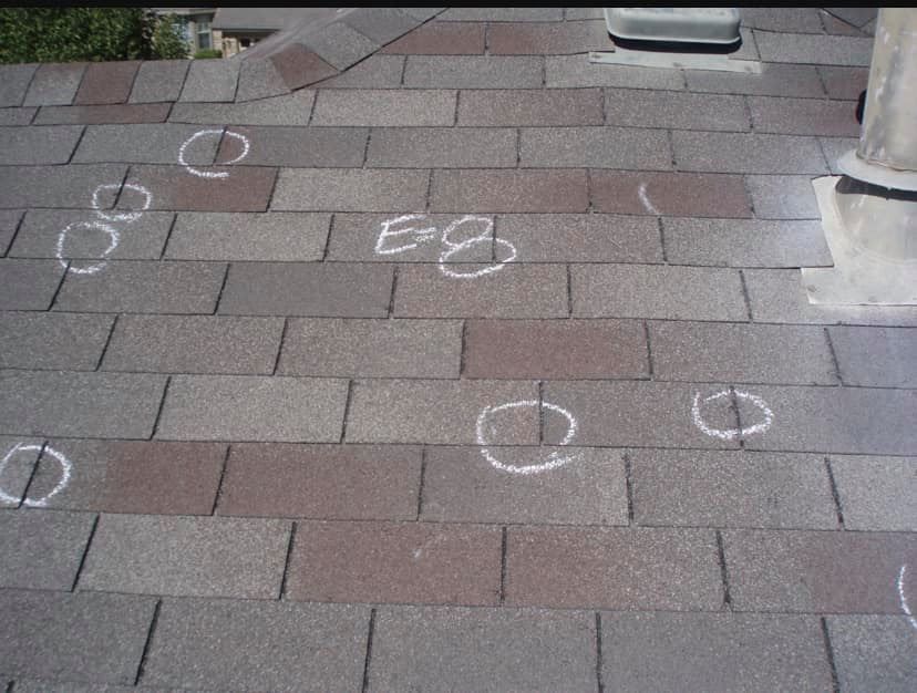 The letters e8 are written on a brick floor