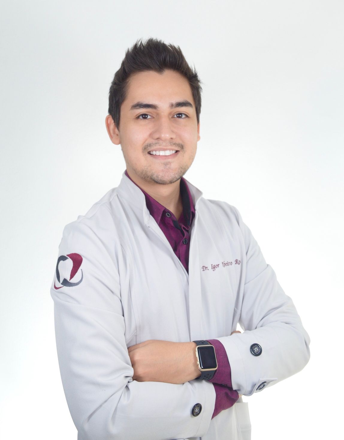 Dr. Igor Ribeiro cirurgião Dentista na cidade de Fortaleza CE, realiza procedimentos de odontologia estética como  Lentes de Contato Dental, Clareamento, Lipo de Papada, Gengivoplastia