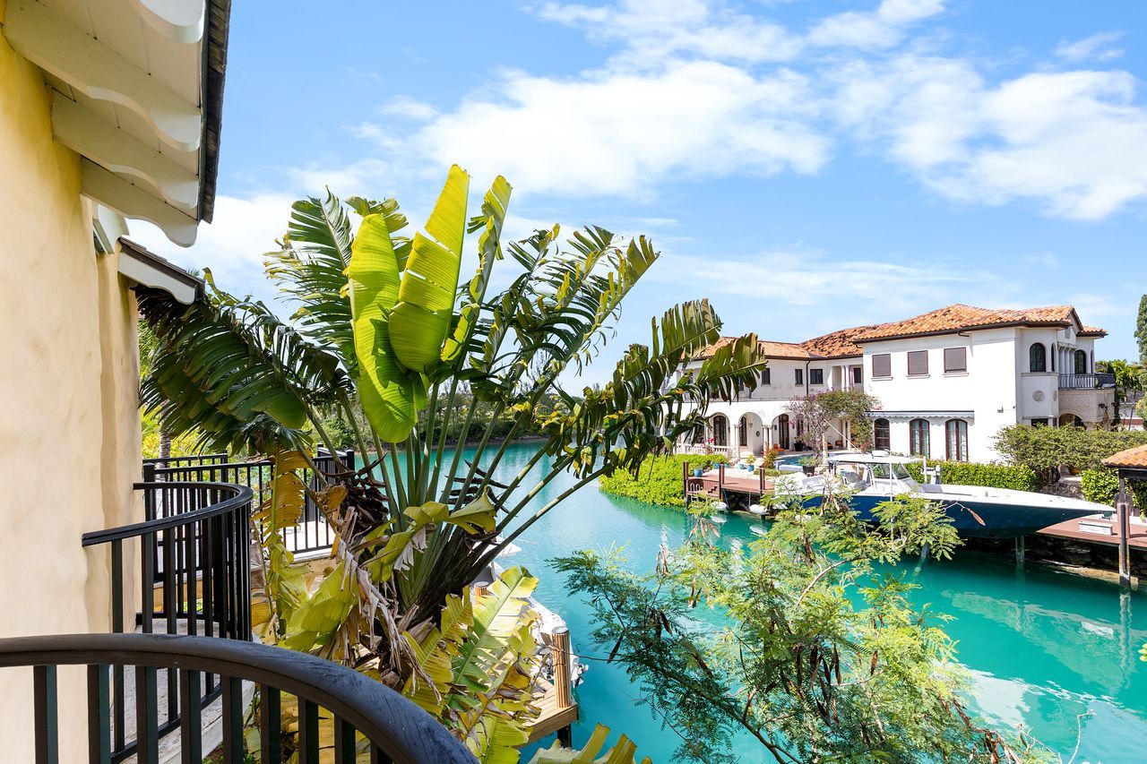 Elegant entryway at Aqualina beachfront residence in Nassau, The Bahamas