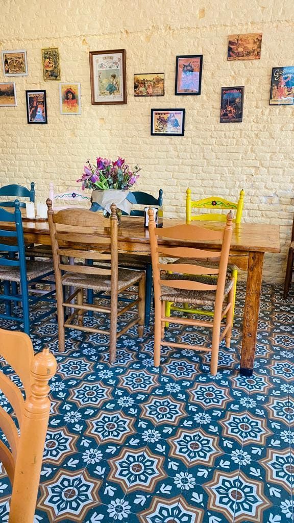 a dining room with tables and chairs and a tiled floor .