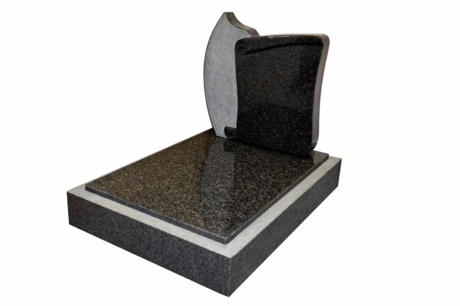 lapide in marmo nero