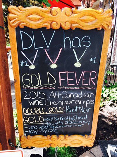 A sign that says dlv has gold fever on it