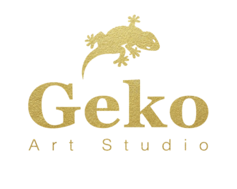 Logo dorato: sagoma di geco sopra 
