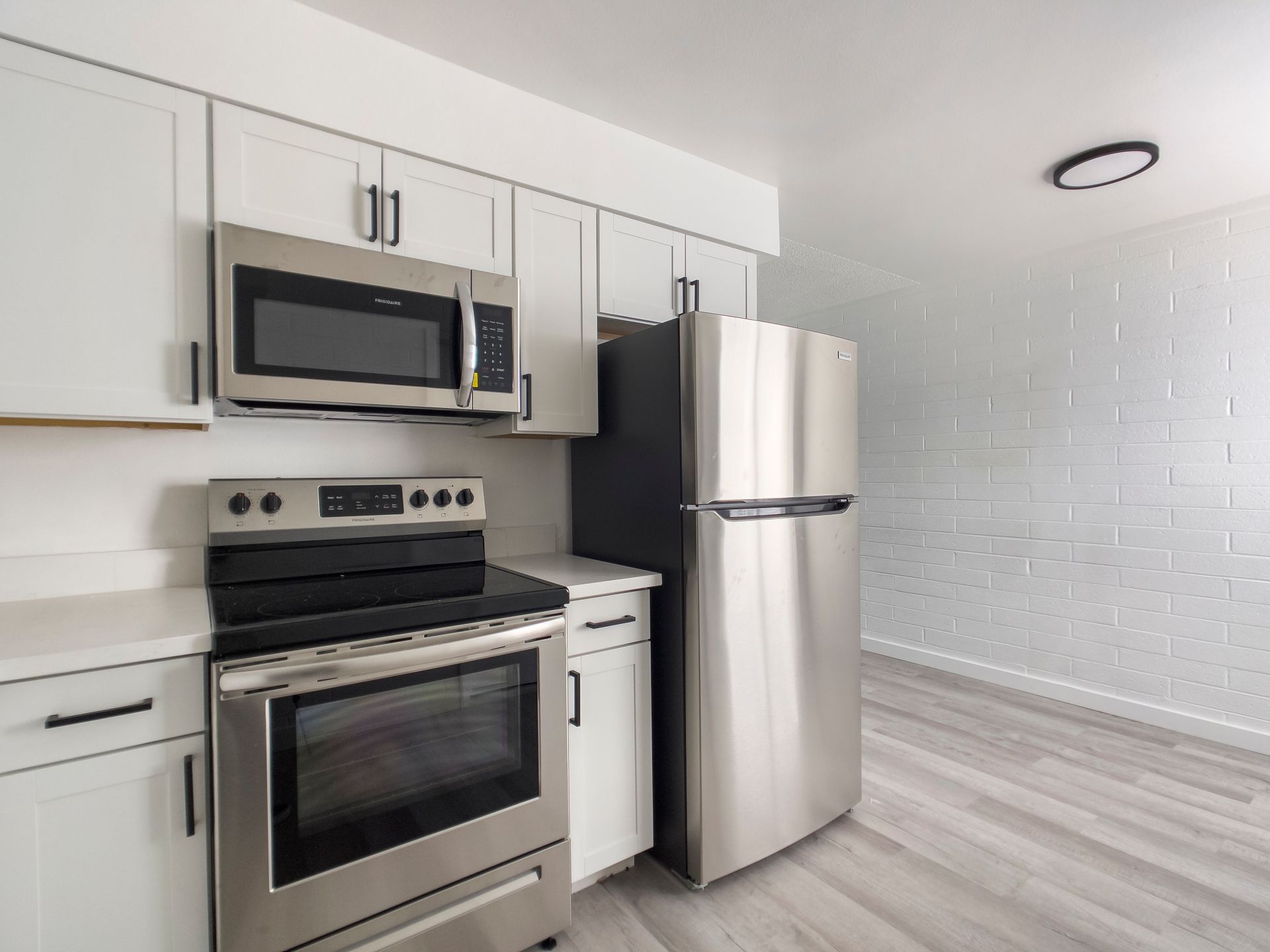 Fringe Courtyards - Kitchen with appliance 01