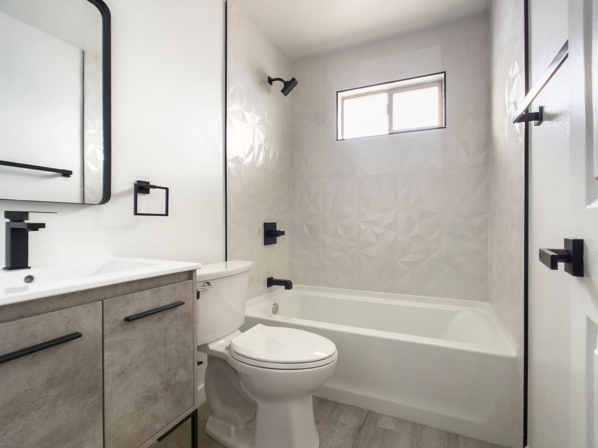 Fringe Courtyards - Bathroom