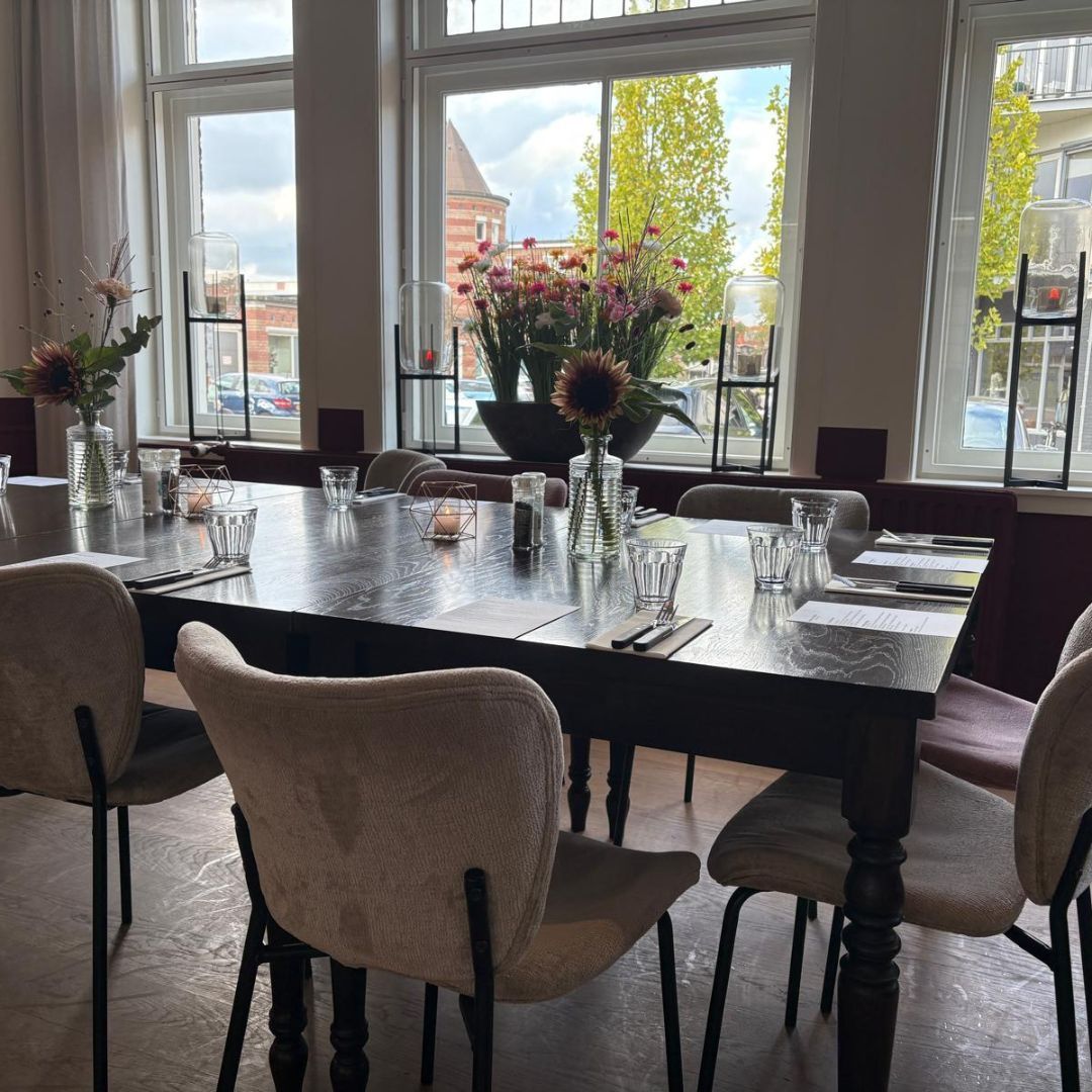 Amicitia biedt moderne vergaderruimtes met beamer, snelle WiFi en catering