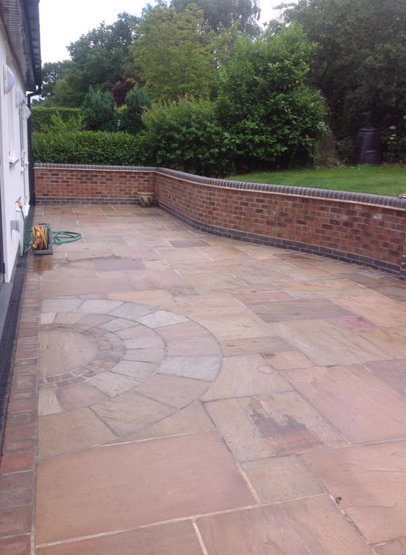 Completed Patio with patterned slabs and slate