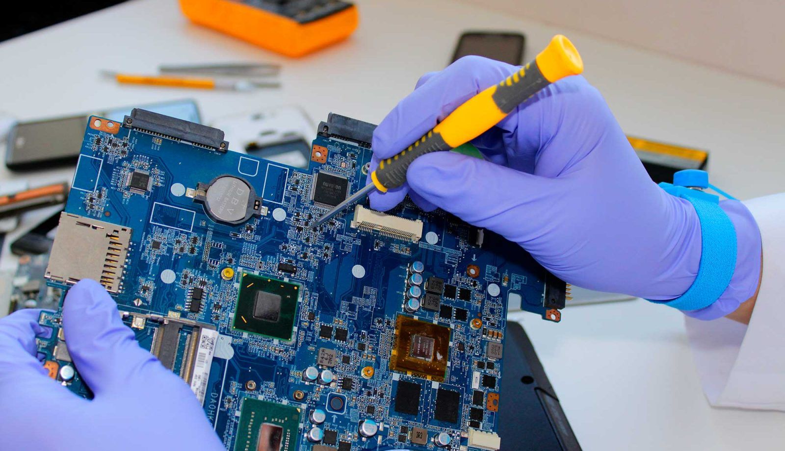 מעבדת מחשבים