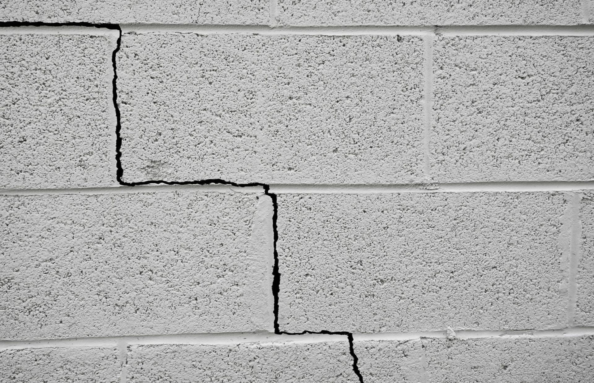 crack in foundation wall