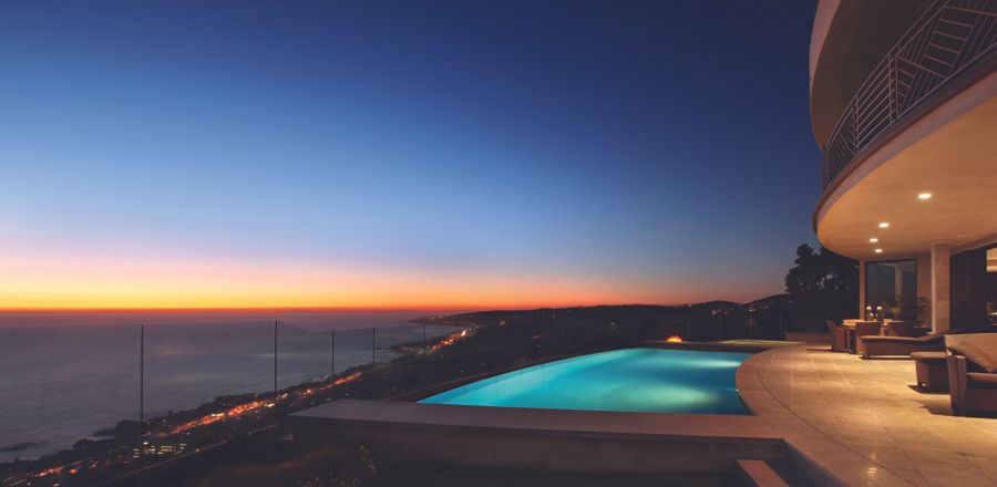 Pool With Nice Ocean View — Newport Beach, CA — Urban Landscape