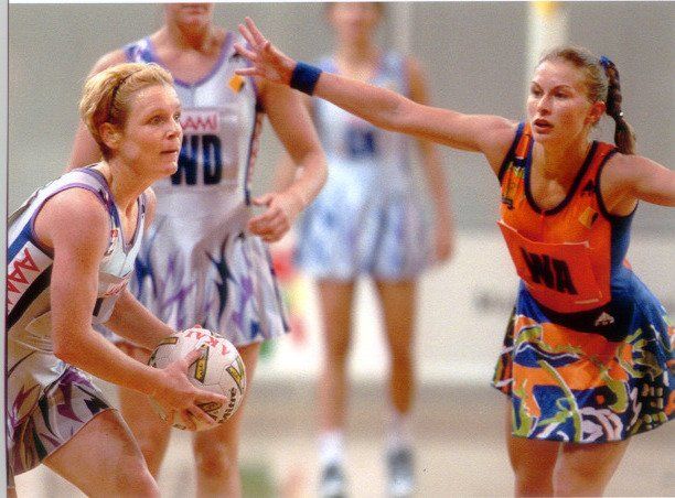 Danni Smith from Melbourne Kestrels defends Rebecca Sanders from  Adelaide Thunderbirds in 2001 Commonwealth Bank Trophy match