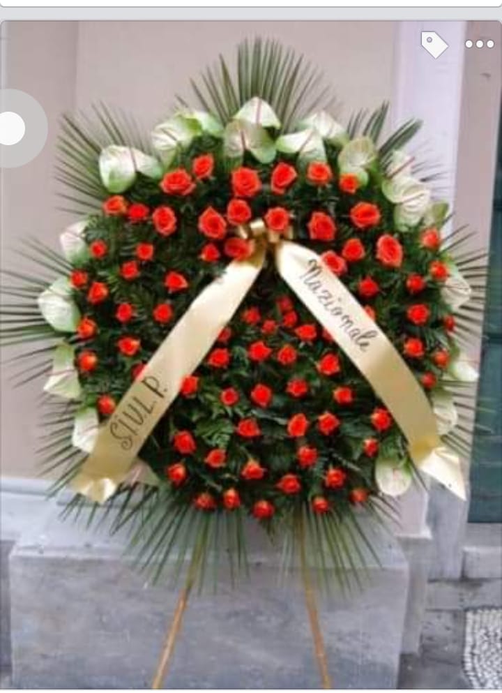 Cuscino con fiori rossi