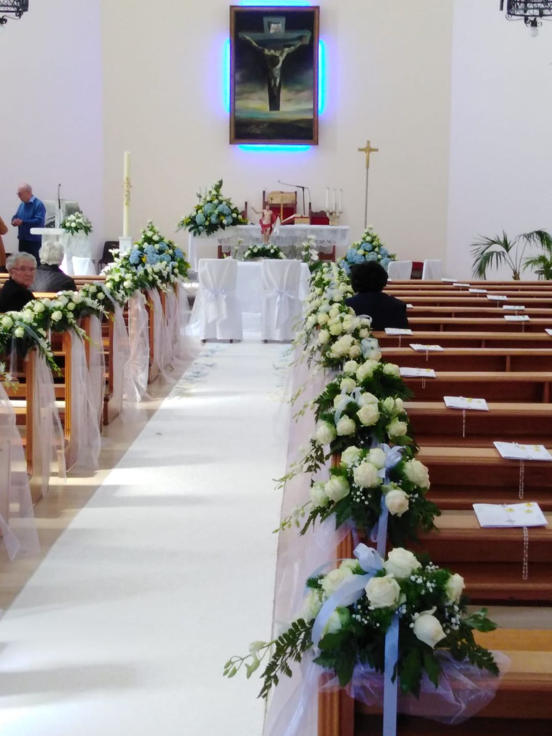Allestimento floreale chiesa per matrimonio