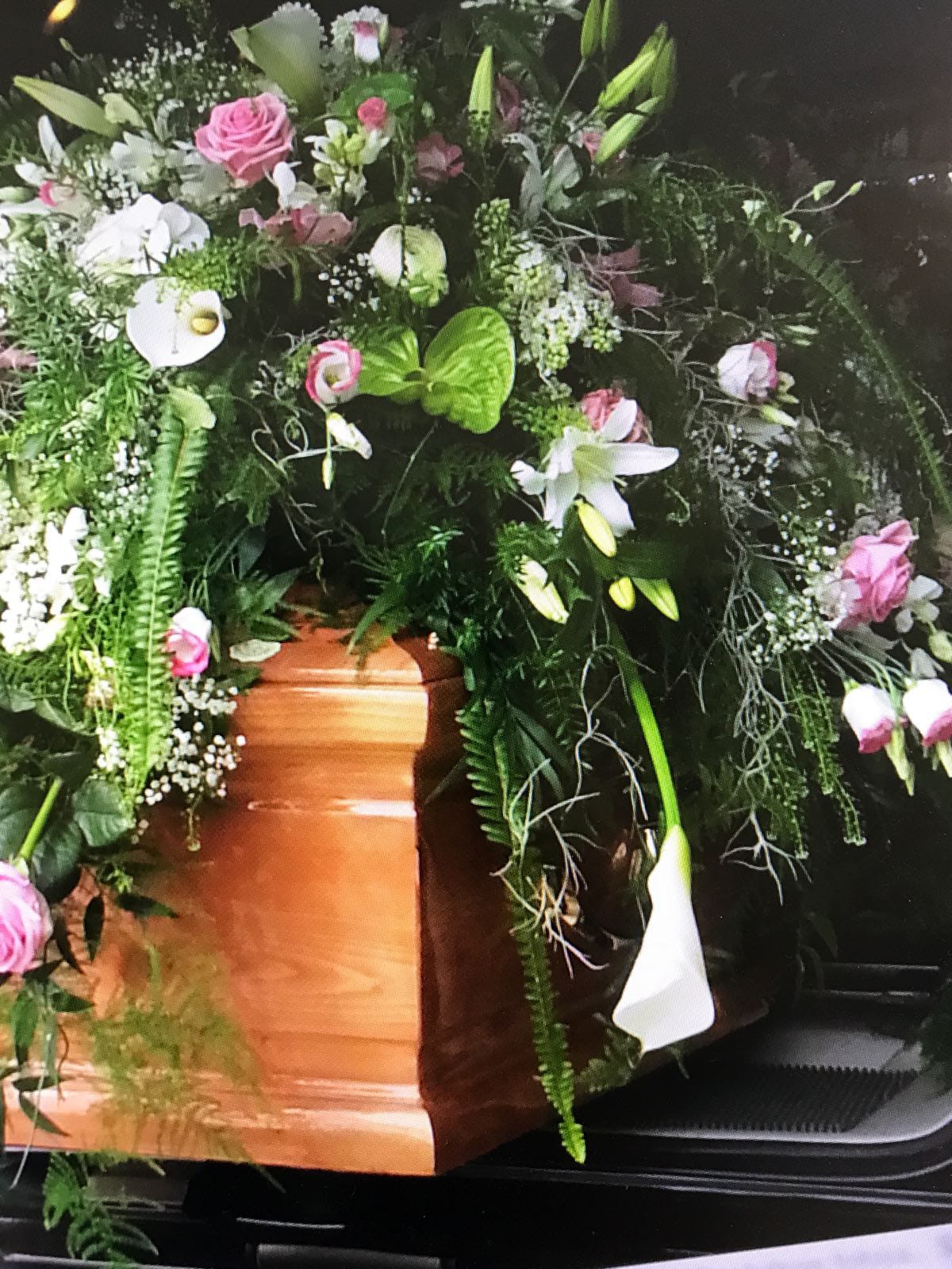 Bara con salma e cuscino di fiori