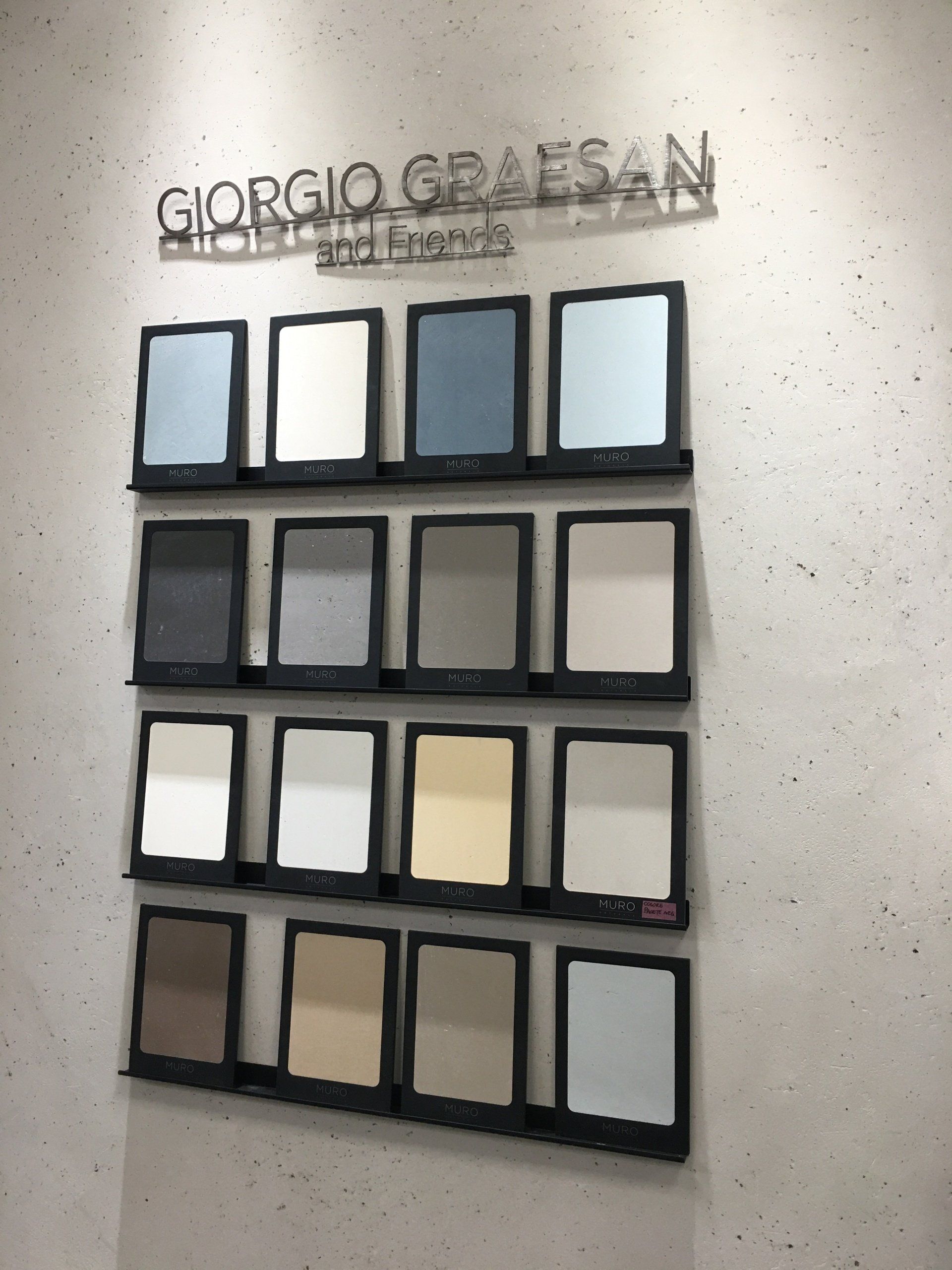 Pittura decorativa a calce con scala