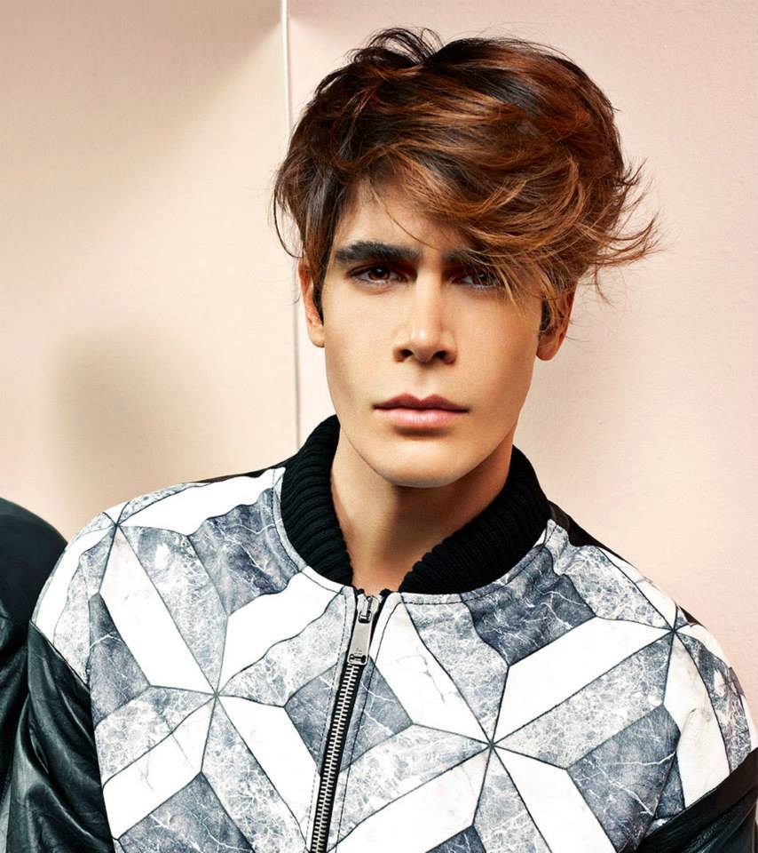 Taglio da uomo scalato con ciuffo