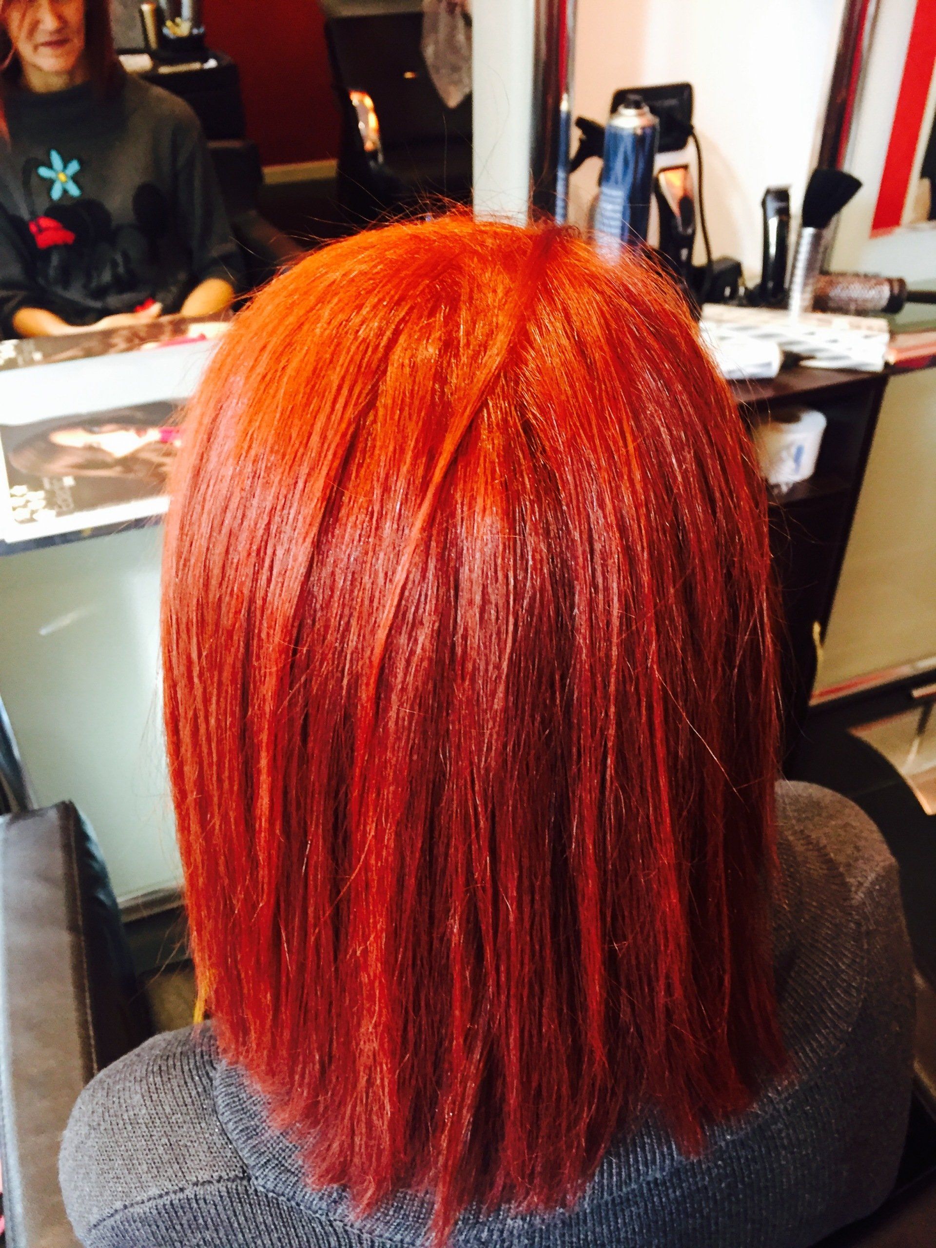 Caschetto con tinta arancione