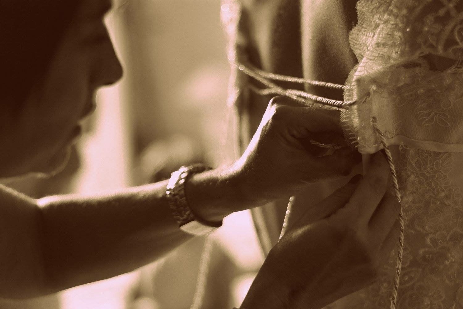 Realizzazione di acconciatura da sposa