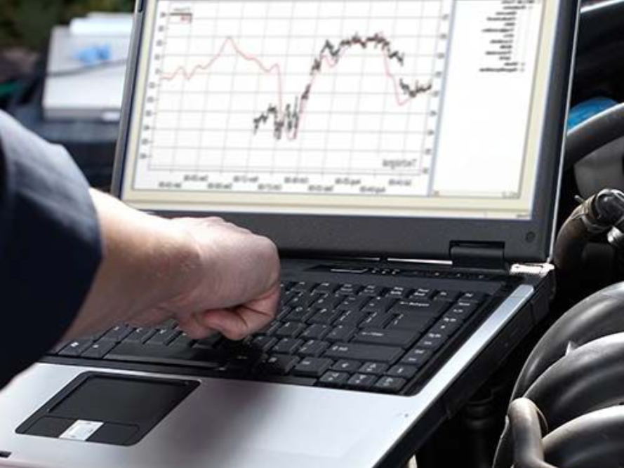Mechanic scanning engine code at Dr. Jack’s Auto Repair in Merrick, NY