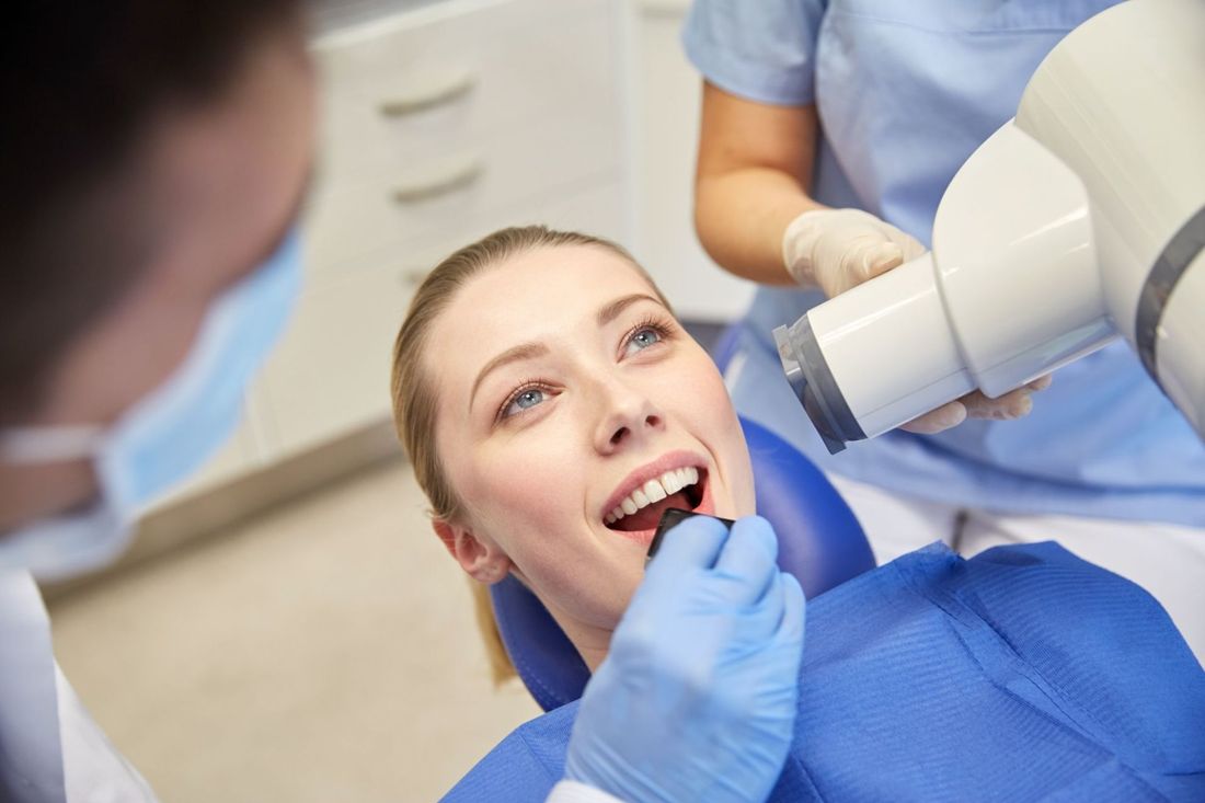 paziente felice dal dentista