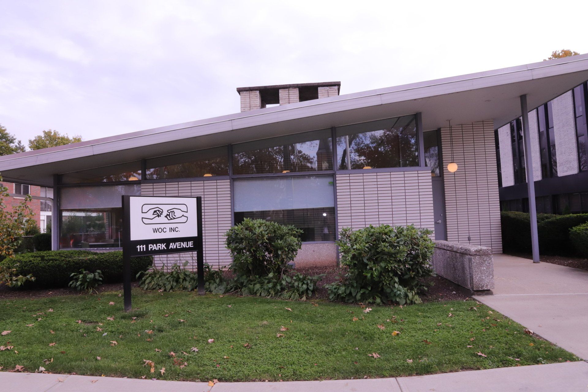 W Springfield exterior