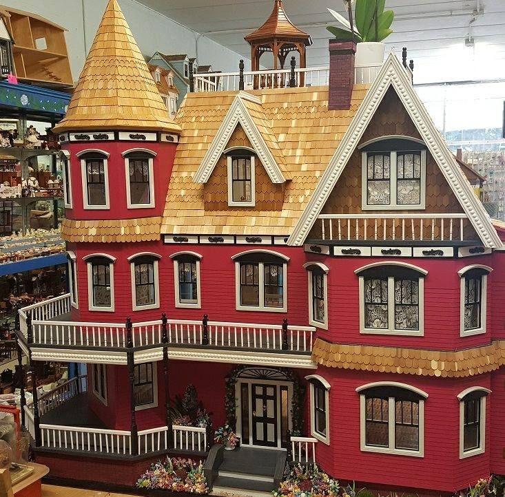 Miniature of People in a Shelves