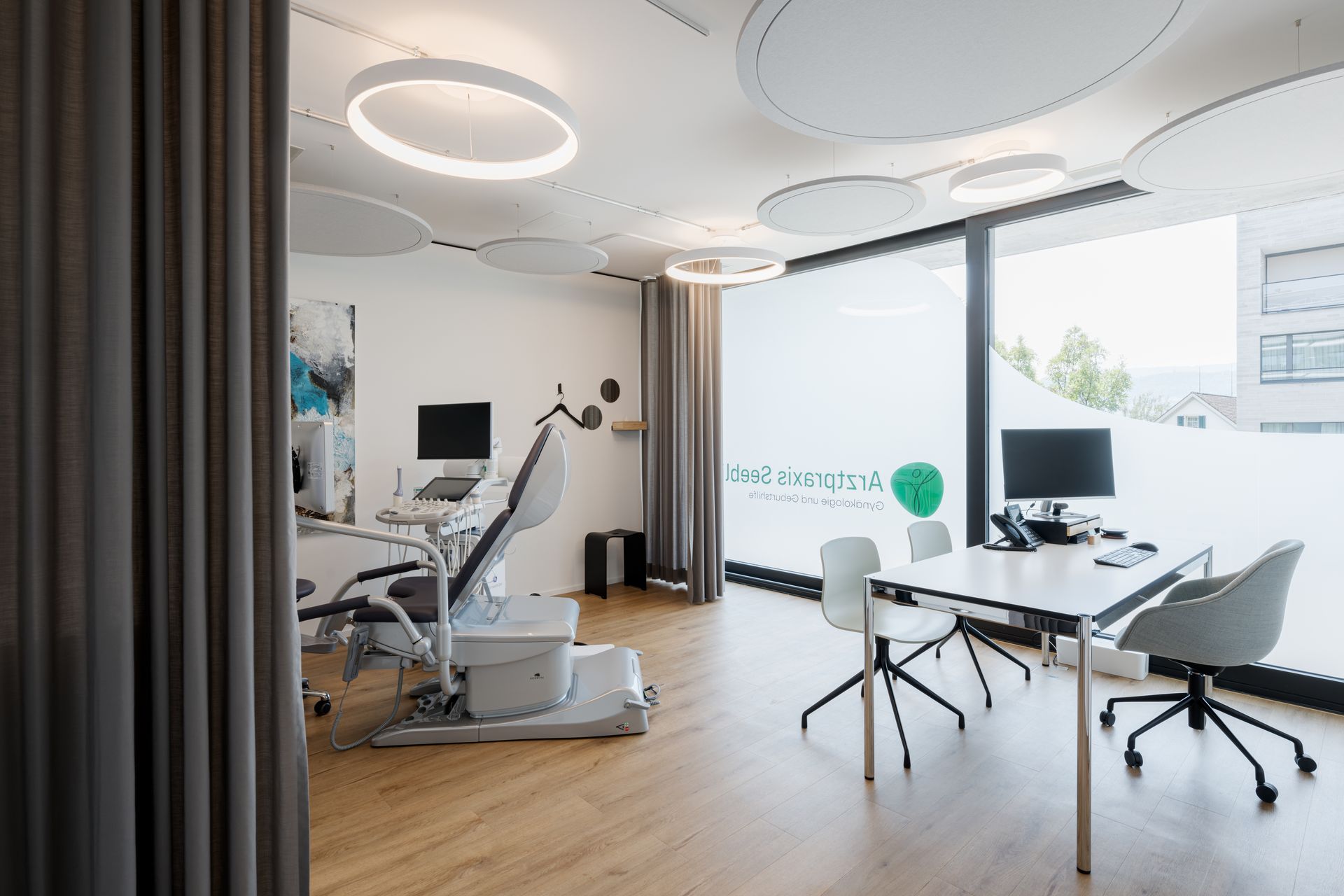 Eine Schwangere mit CTG