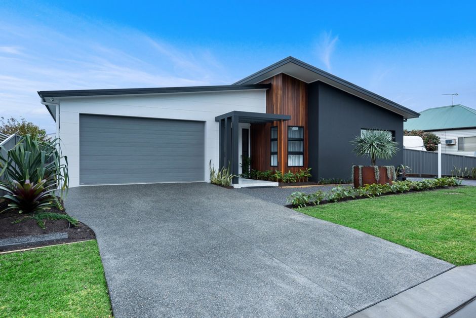KNOCKDOWN  AND REBUILD HOUSE