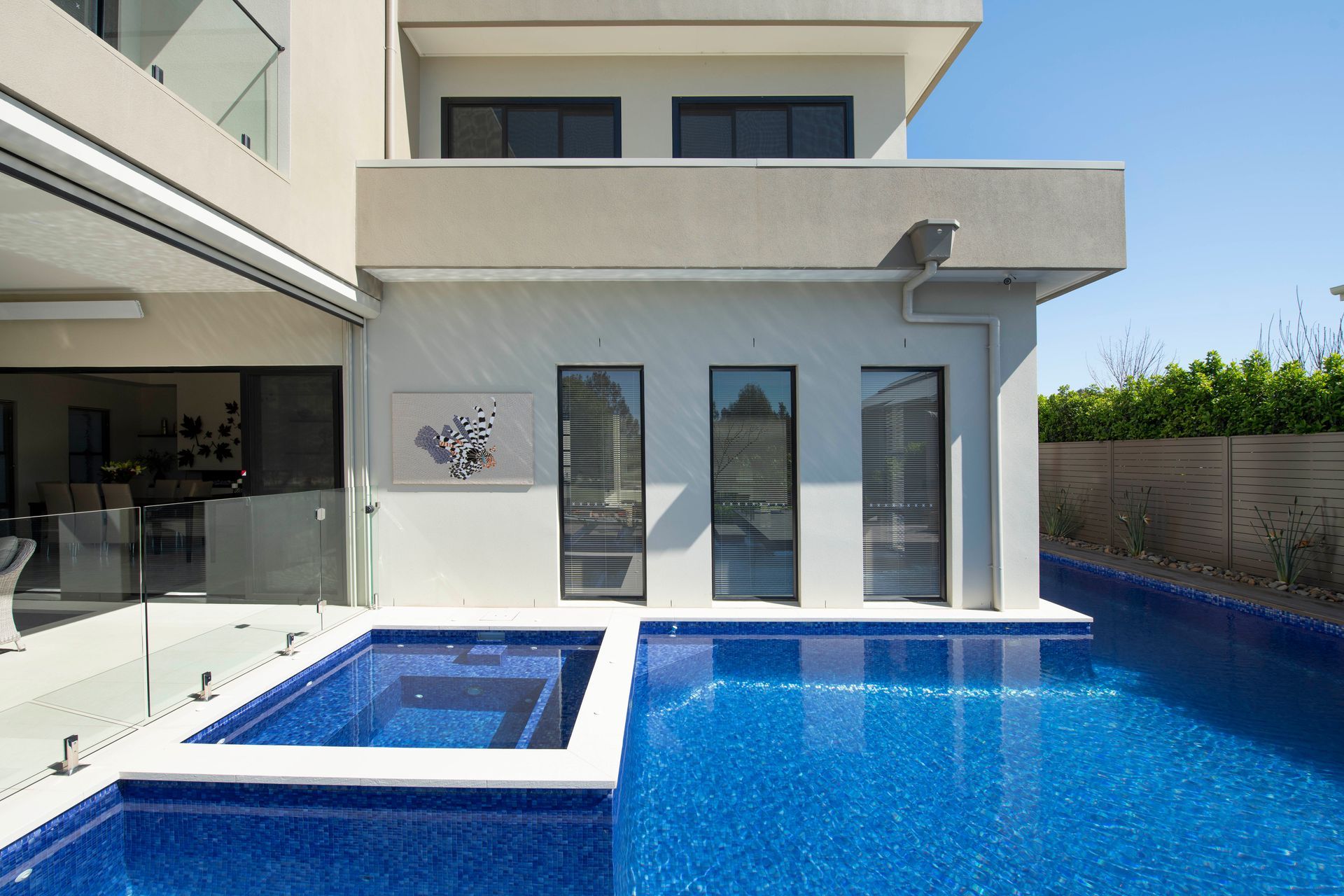 Pool of international travellers