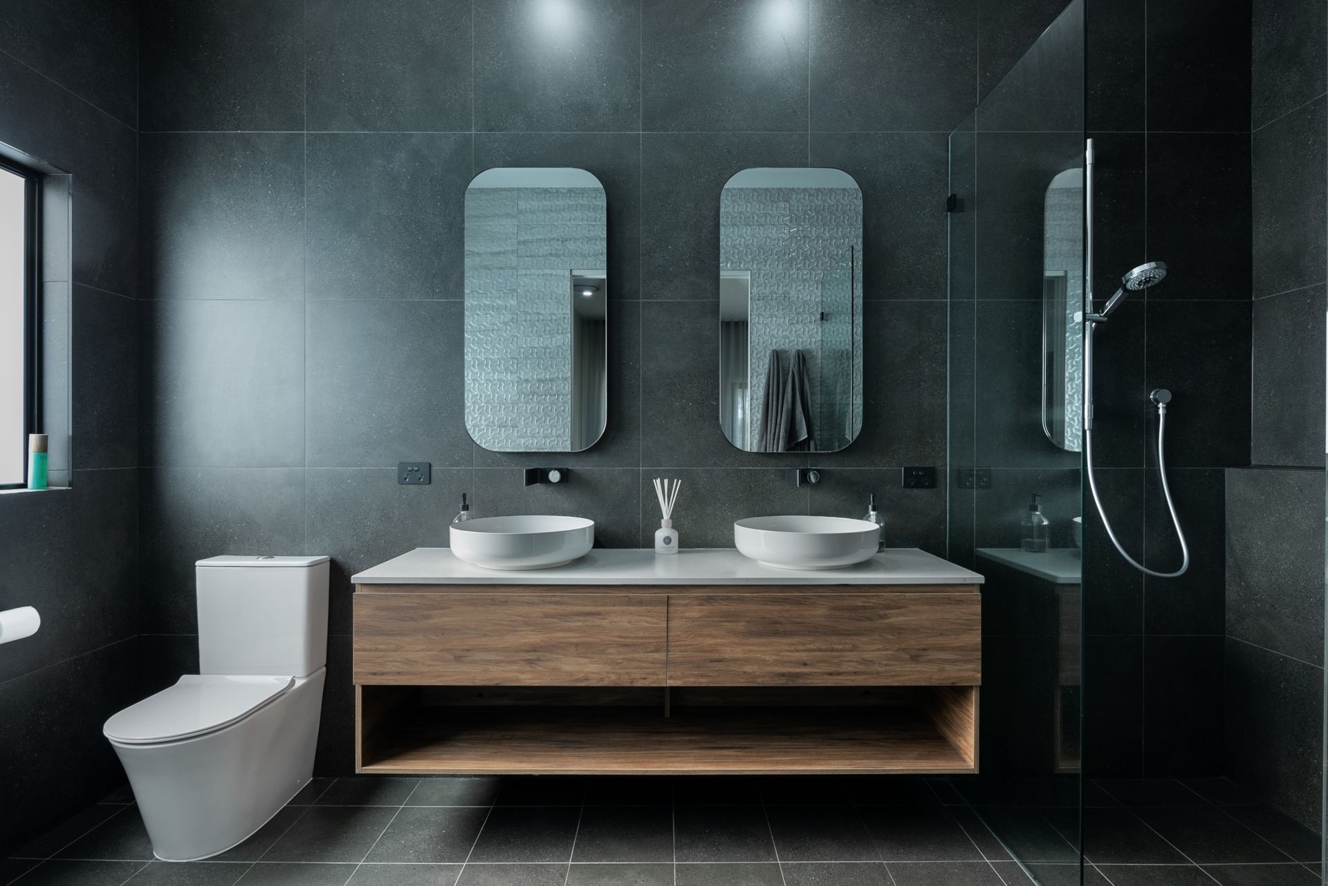 Bathroom of Entertainer's delight