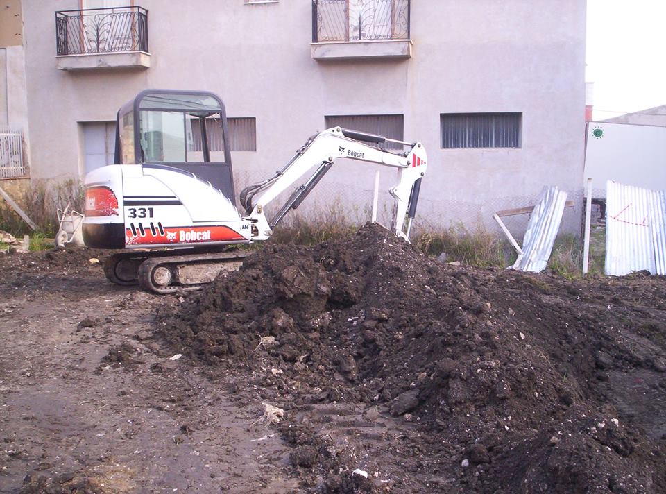 scavatore al lavoro