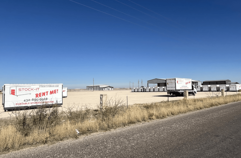 A sign on the side of the road says `` rent me ''.