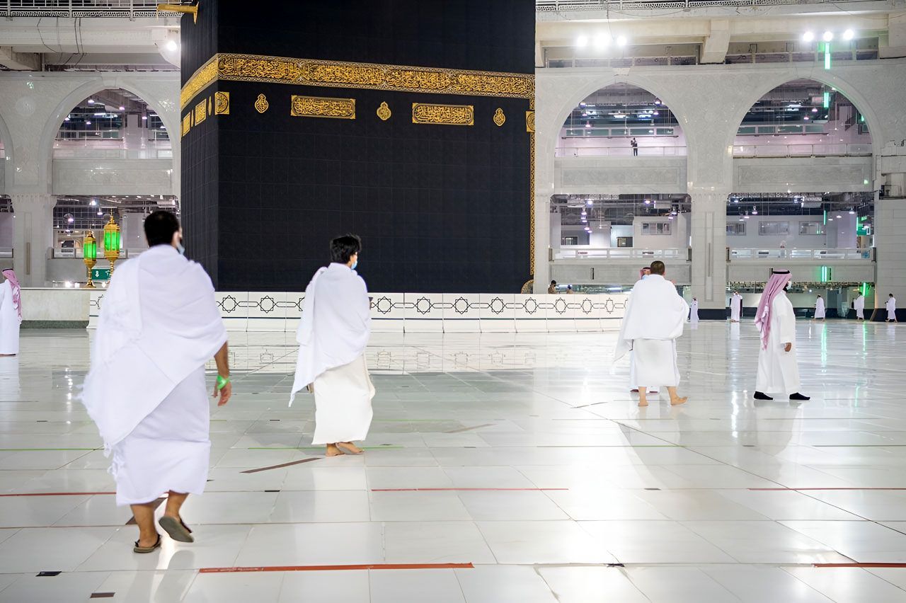 Al Shamiya project transformed the area north of the Grand Mosque, integrating residential, commercial, and public spaces while supporting the expansion of the mosque’s piazzas, this high-profile project redefined the urban landscape of Mecca and enhanced access and services for pilgrims and residents alike.