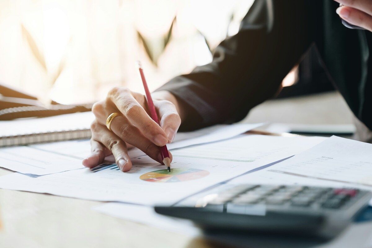 Administrador de fincas gestionando comunidad de propietarios: funciones clave en 2026