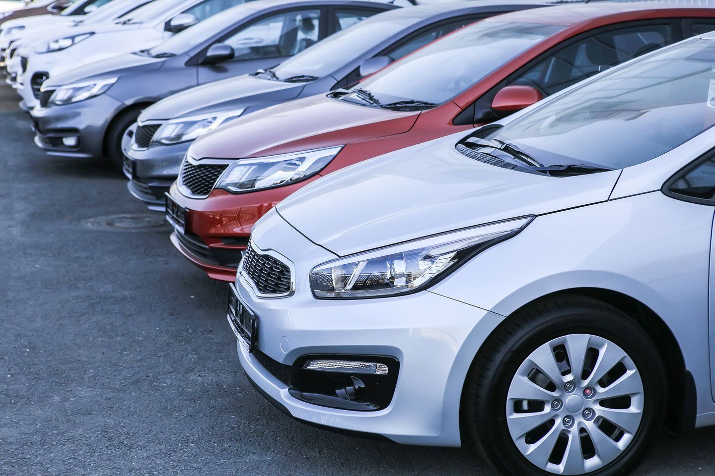 parcheggio autosalone
