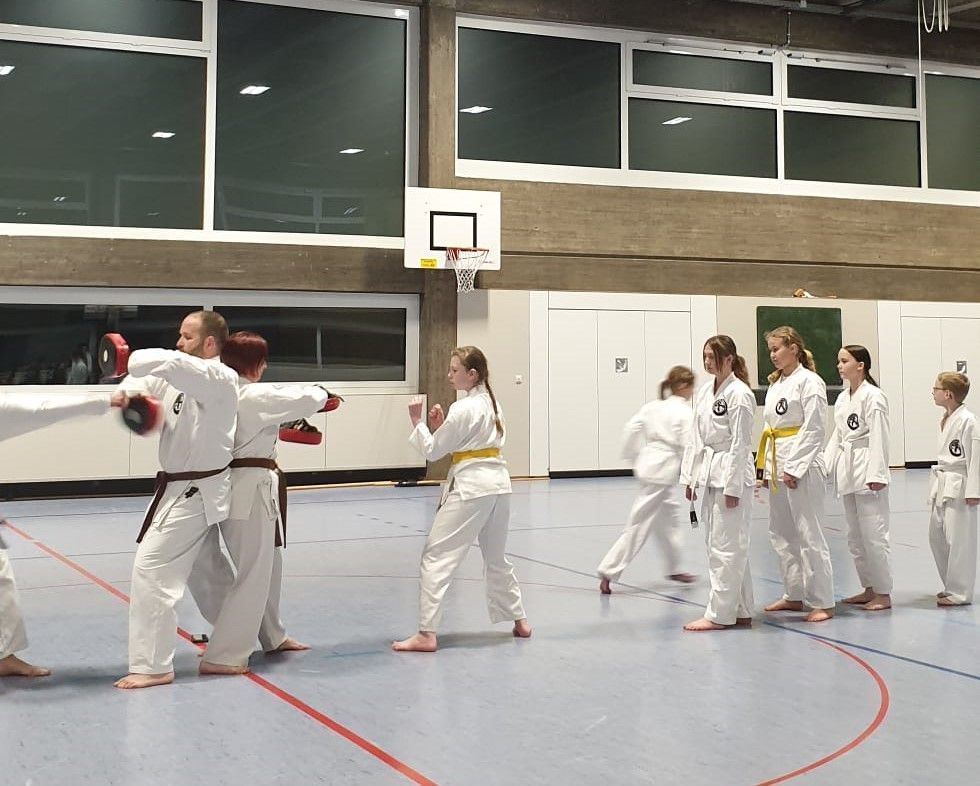 Kempo Karate Sigmaringen ein Verein für Kinder, Jugendliche, Erwachsene. Kampfsportverein mit der Stilrichtung Shaolin Kempo. Karateverein mit Vereinsleben.